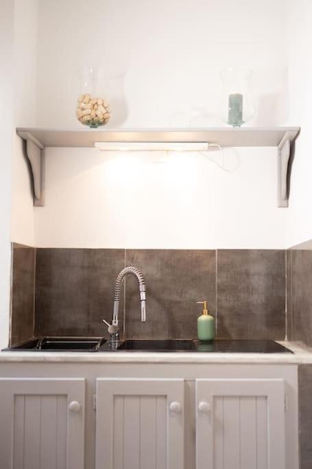 Le "Pied A Terre" - Appartement Plein Centre Avec Parking Prive Bourges Esterno foto