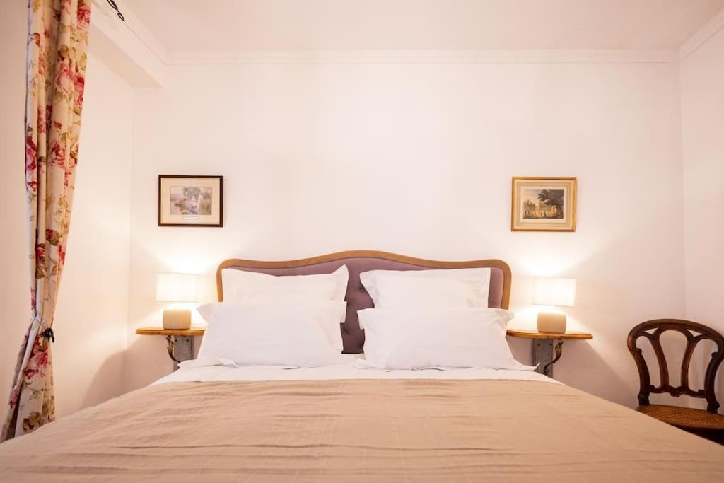 Le "Pied A Terre" - Appartement Plein Centre Avec Parking Prive Bourges Esterno foto