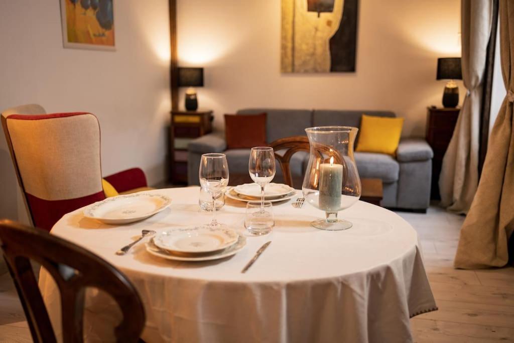 Le "Pied A Terre" - Appartement Plein Centre Avec Parking Prive Bourges Esterno foto