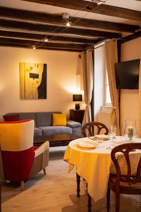 Le "Pied A Terre" - Appartement Plein Centre Avec Parking Prive Bourges Esterno foto